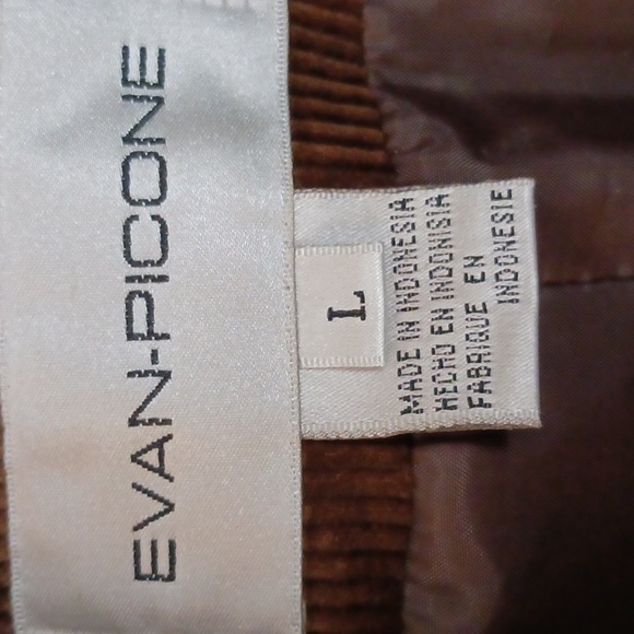 Light Jacket in Moss Brown Colour. - Picture 4 of 7